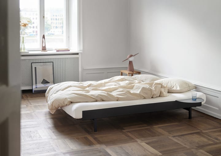 Utdragbar säng 90-180 cm med 2 st sängbord - Black - MOEBE