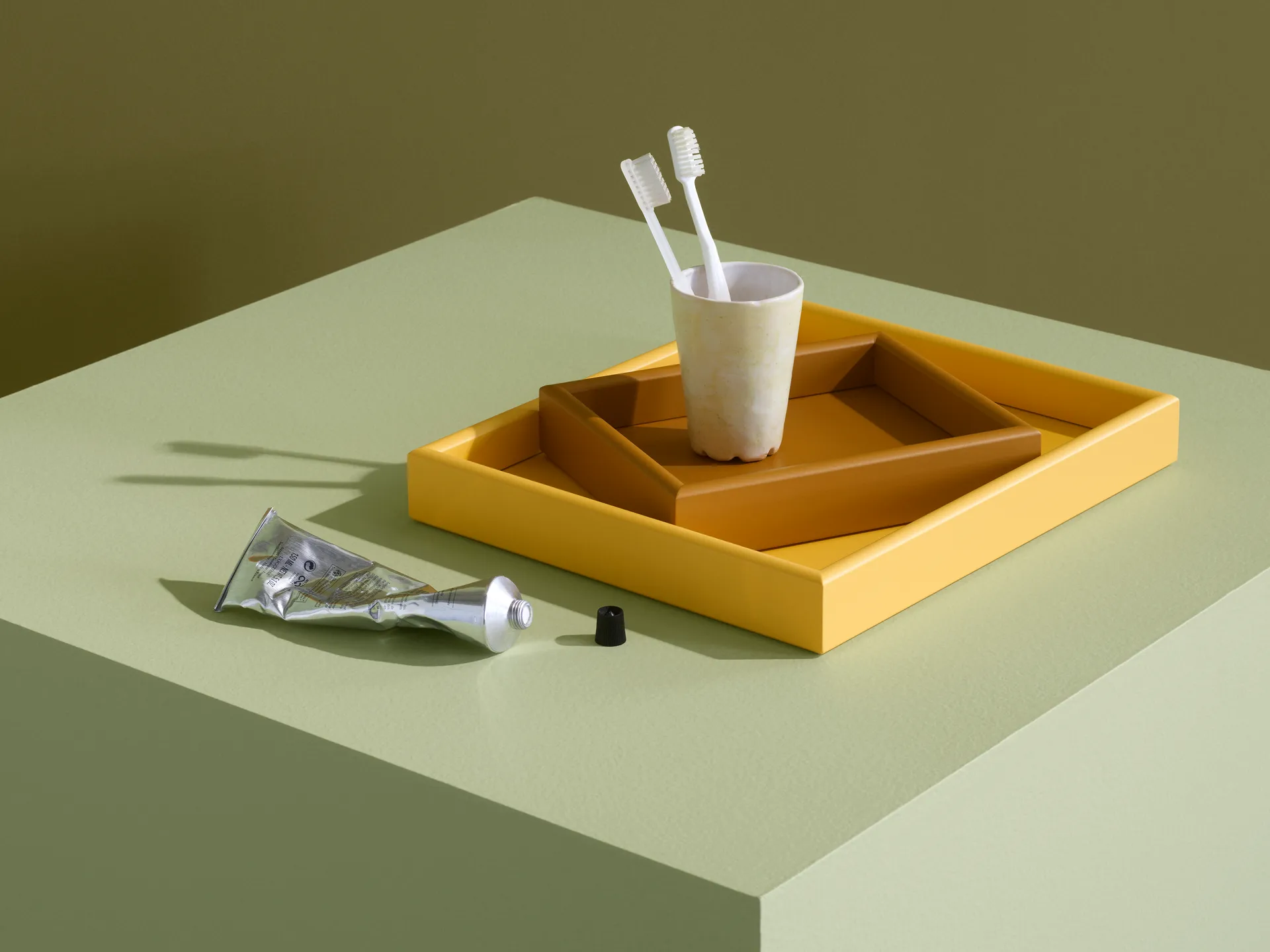 Arrange bricka medium 27,3x32,6 cm, Acacia Montana