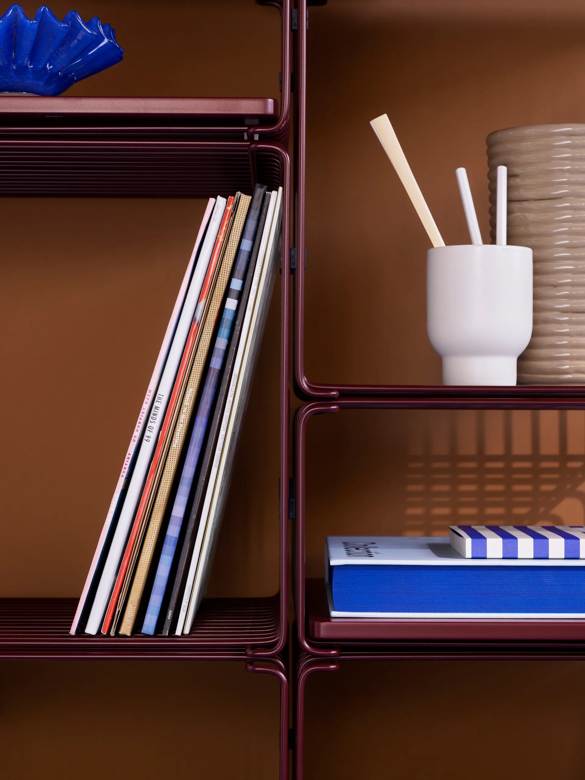 Panton Wire Single hylla 34,8x34,8x25,7 cm, Black red Montana