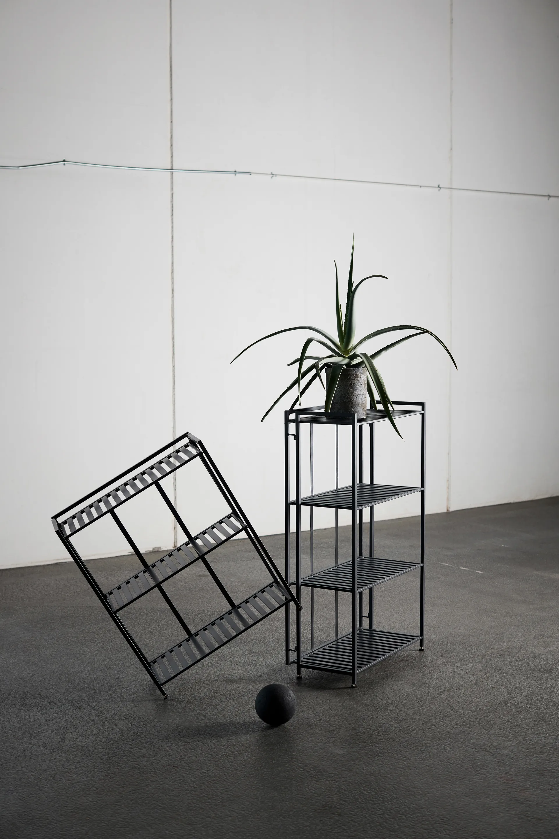 Manhattan Low hylla 65,5x33x79,5 cm, Black MUUBS