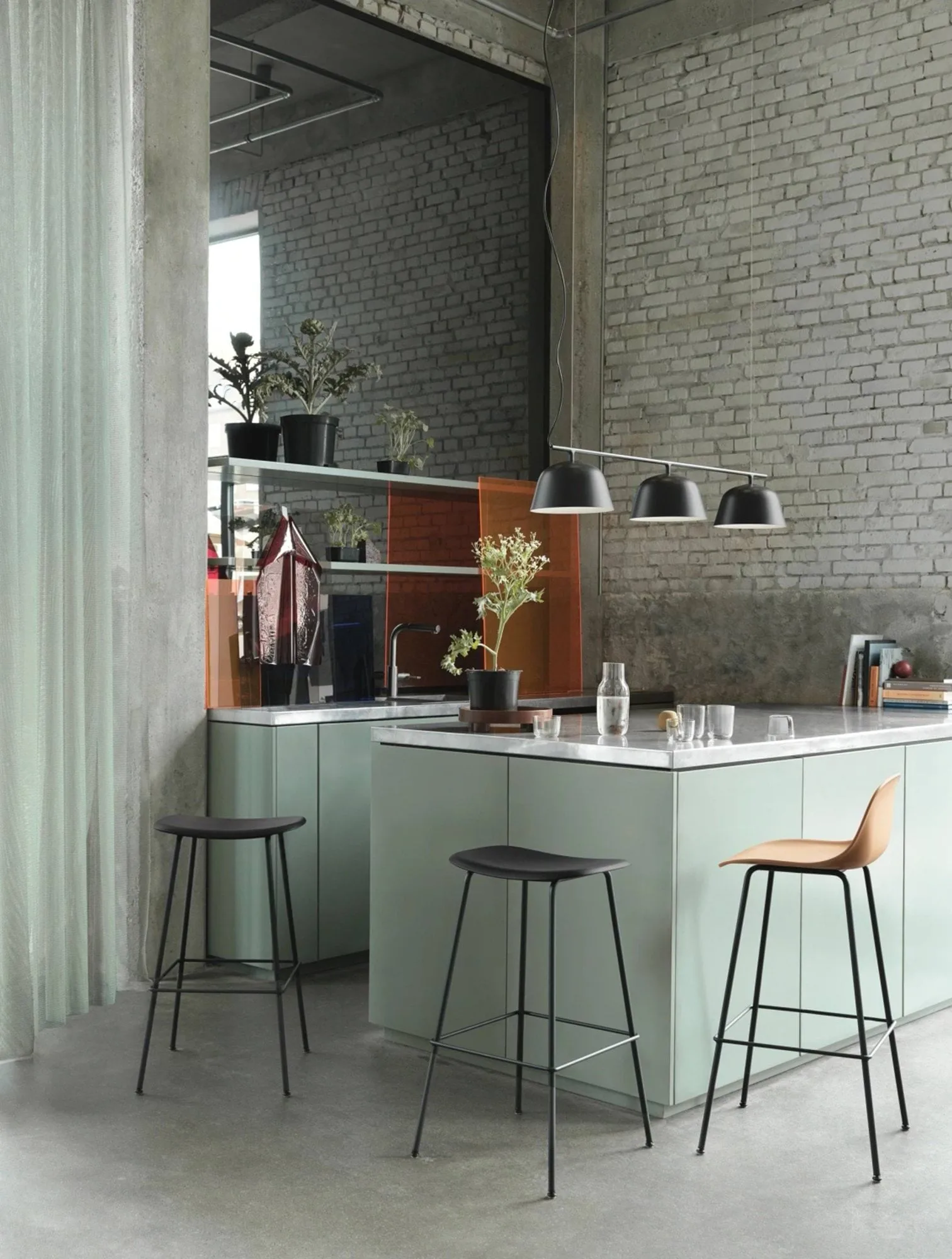 Ambit Rail taklampa, svart Muuto