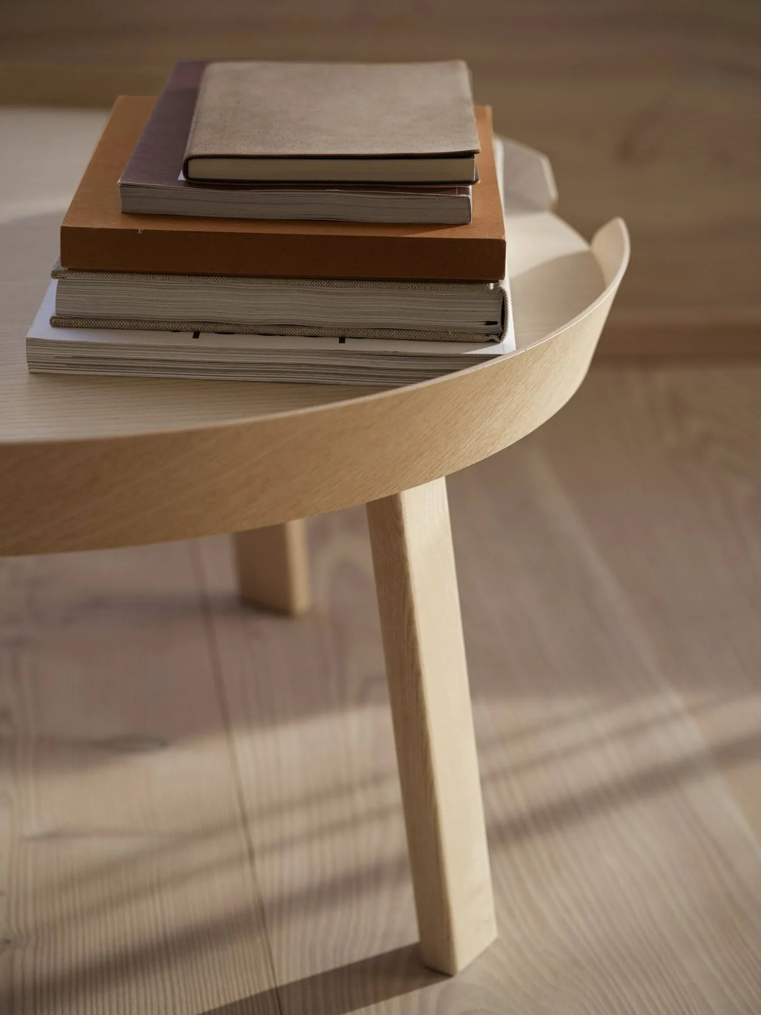 Around soffbord large, Oak Muuto