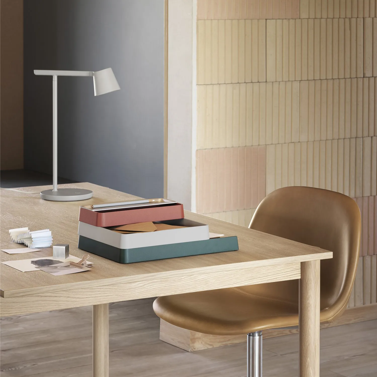 Arrange Desktop bricka 25x32 cm, Dark green Muuto