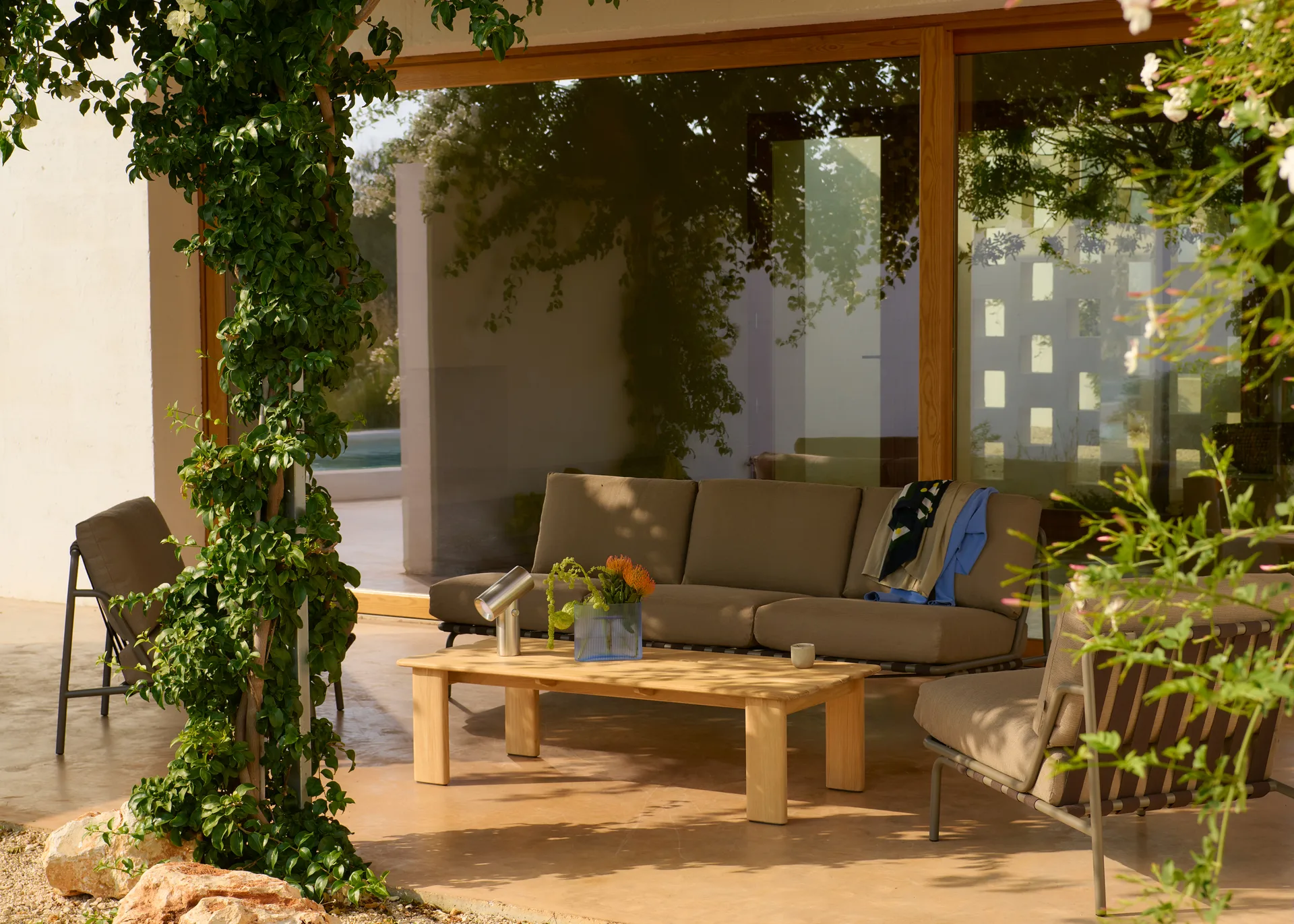 Assemble soffbord, Teak, 135x55 cm Muuto