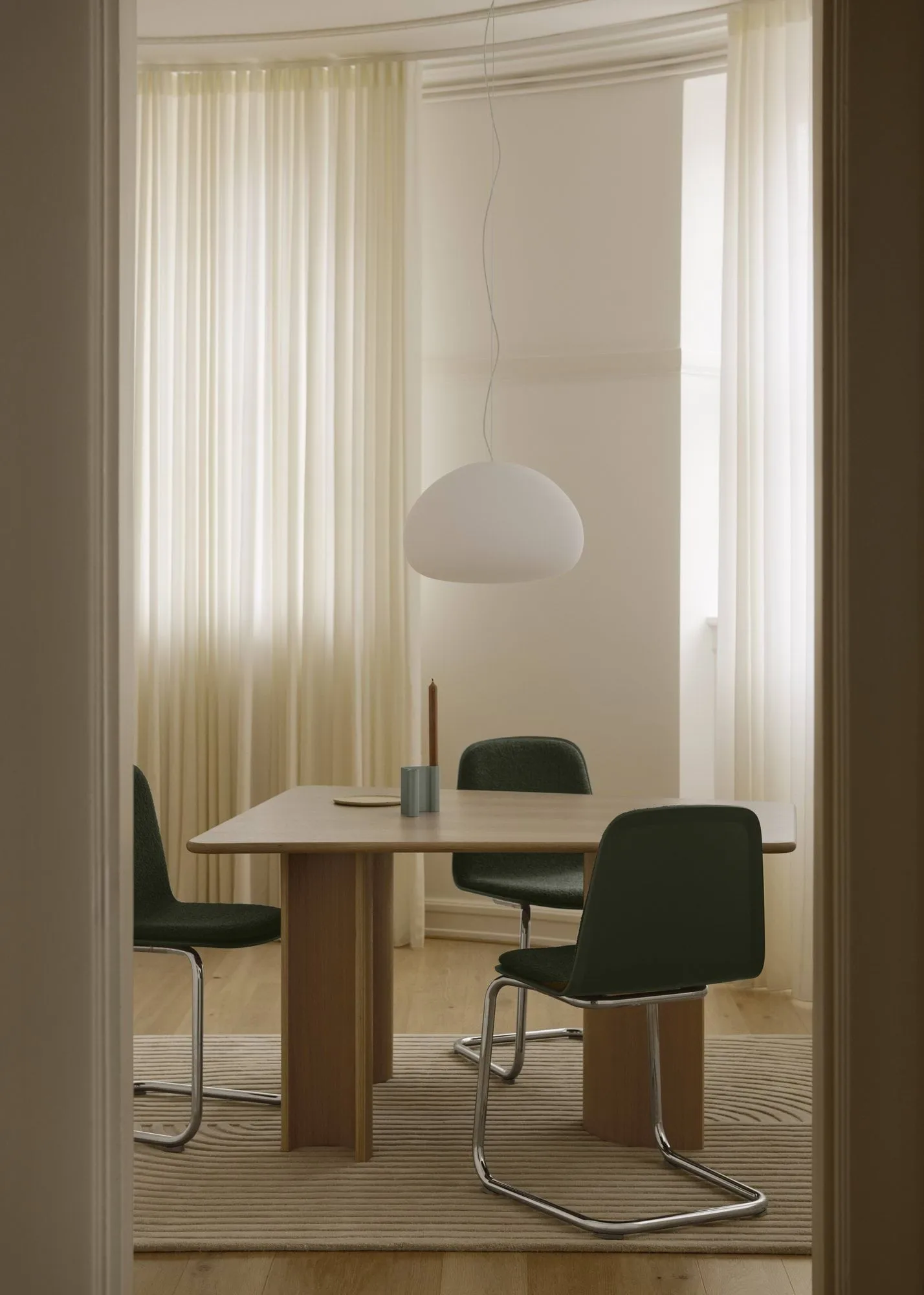 Brink Chair Cantilever Base stol, Svart Muuto