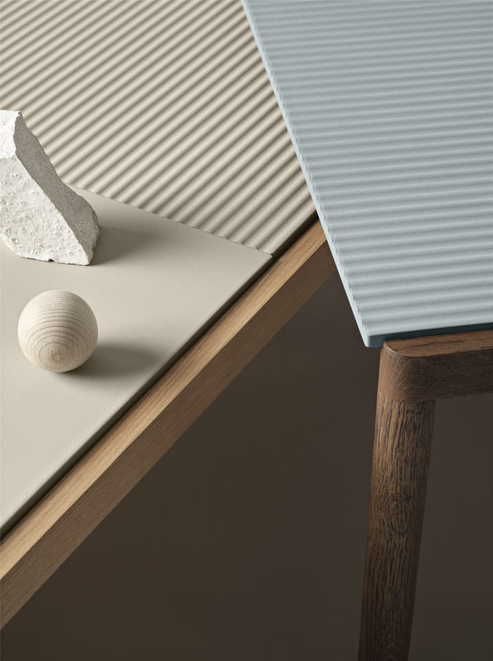 Couple 2 Plain-1 Wavy soffbord 120x84x35 cm, Sand-oak Muuto