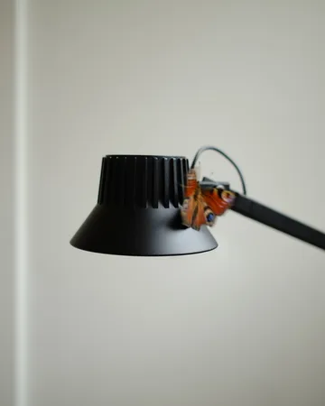 Dedicate golvlampa - Black, 112 cm - Muuto