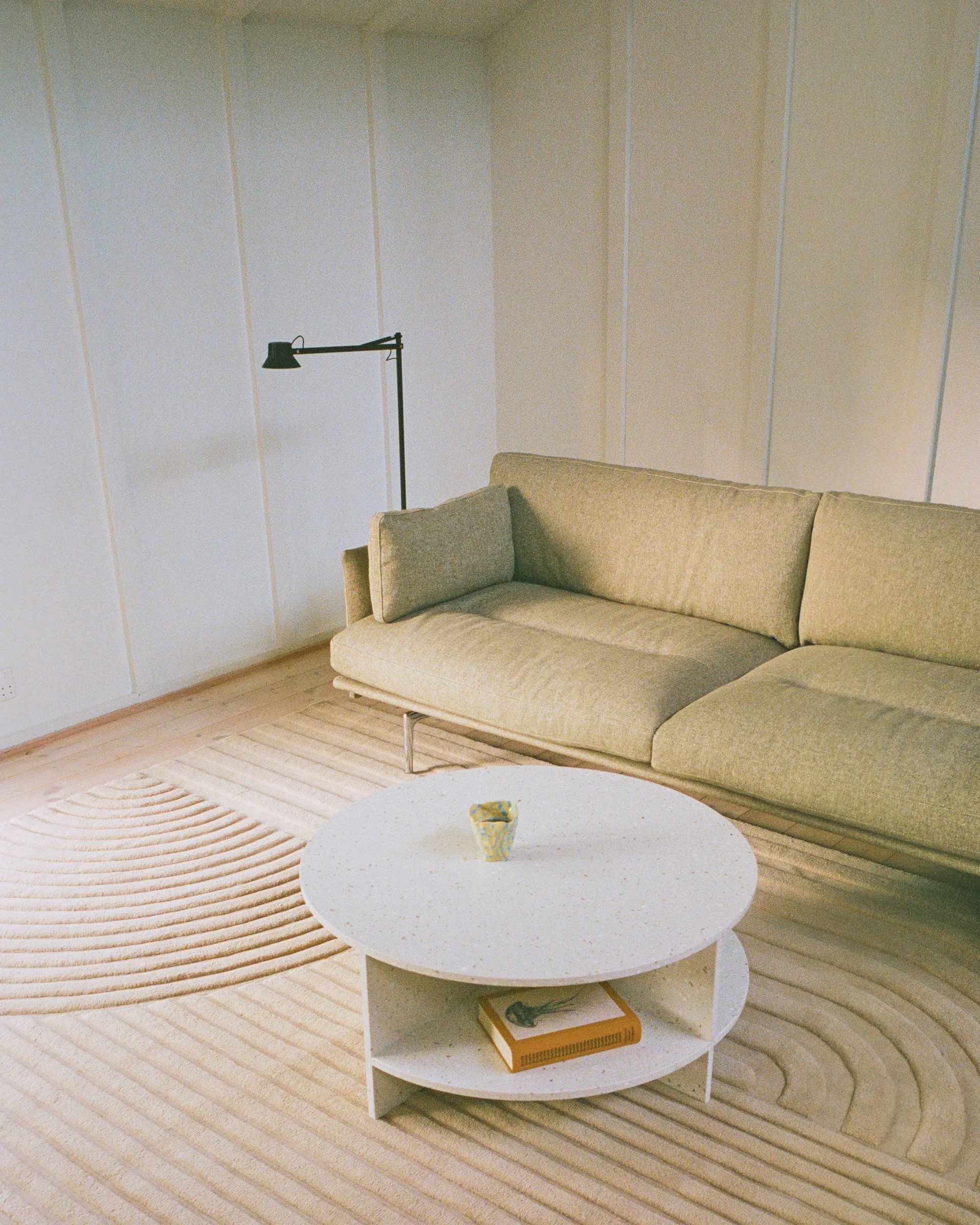 Dedicate golvlampa, Black, 112 cm Muuto