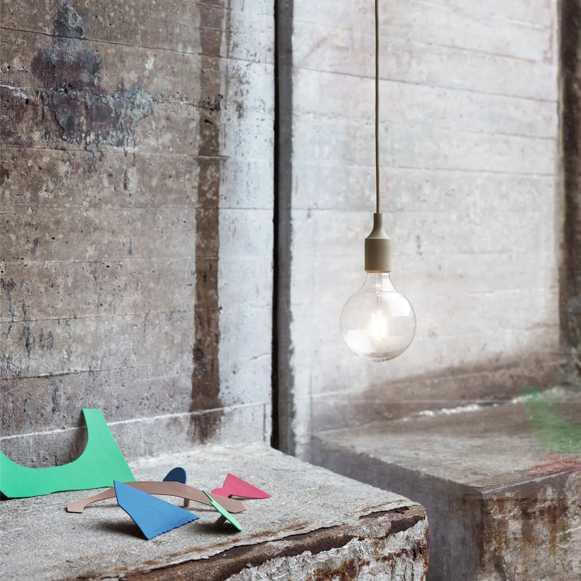 E27 lampa, olivgrön Muuto