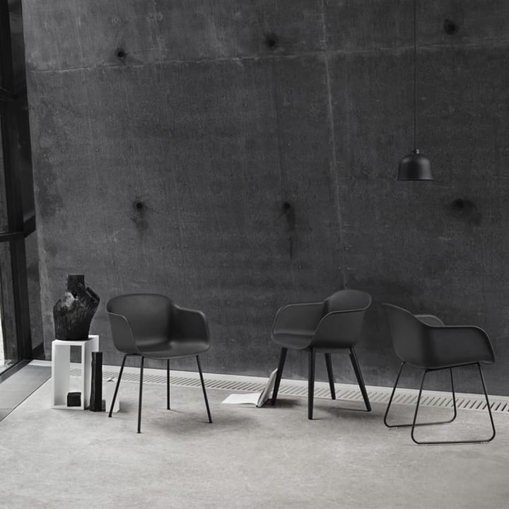Fiber chair stol med armstöd, Anthracite Black (plastic) Muuto