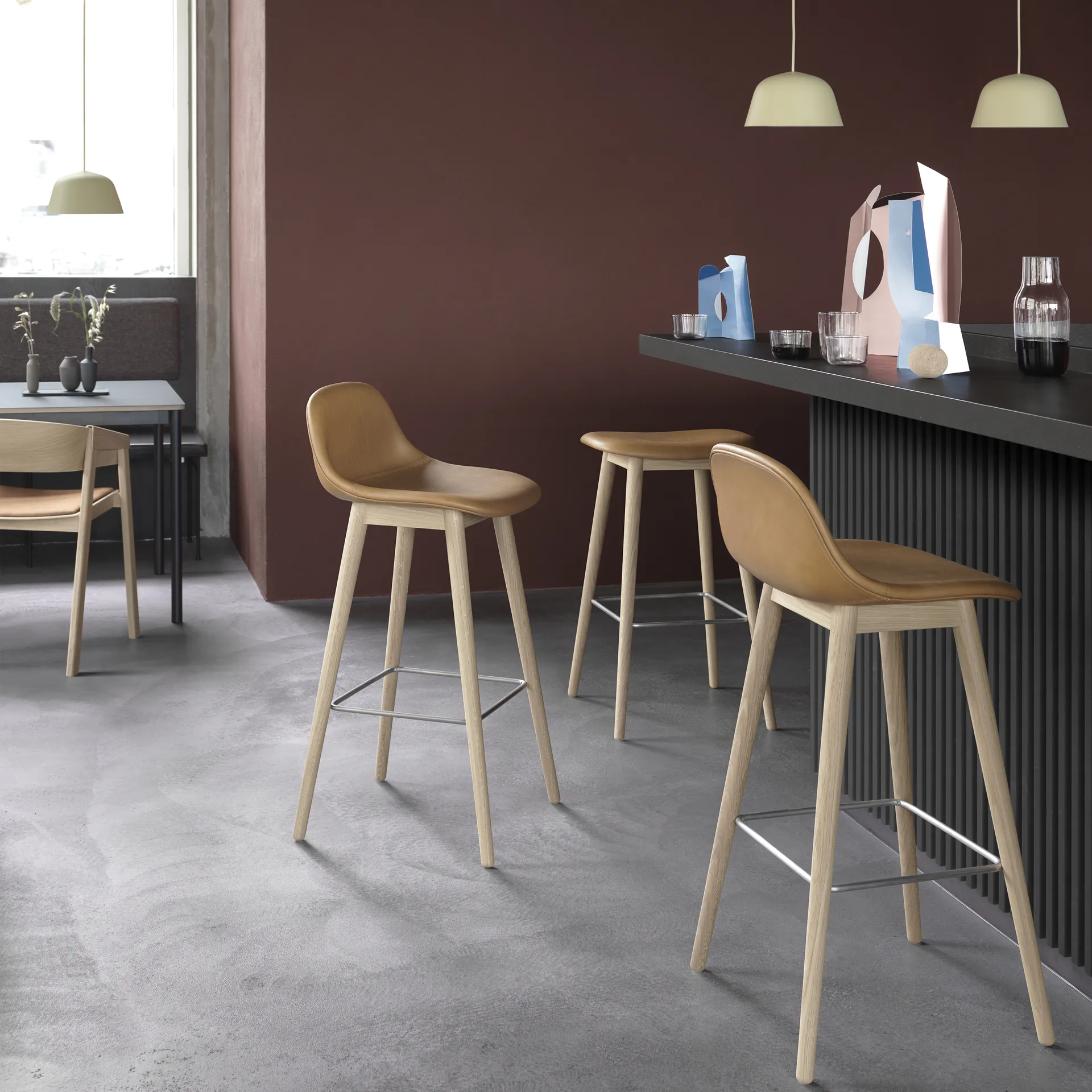 Fiber counter stool barpall 65 cm, Cognac-oak Muuto