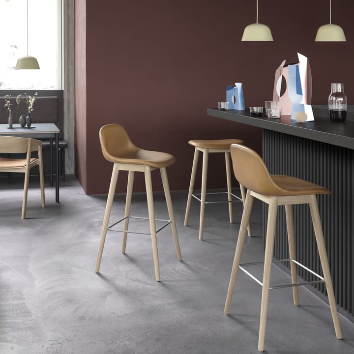 Fiber counter stool barpall 65 cm - Cognac-oak - Muuto