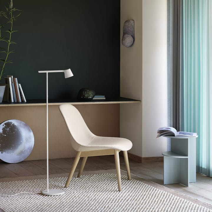 Fiber loungestol wood base, natural white, ekben Muuto