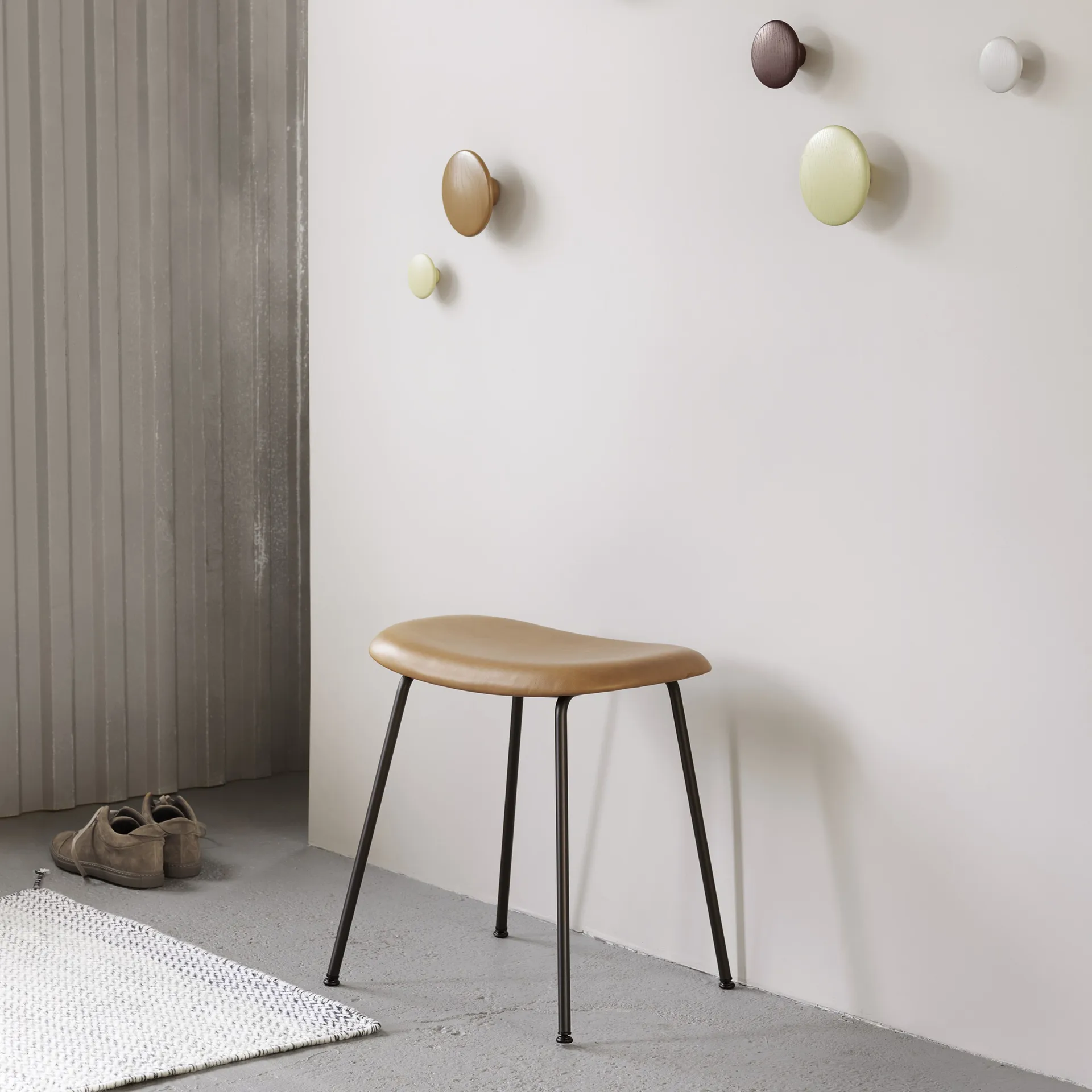 Fiber pall, läder cognac, ekben Muuto