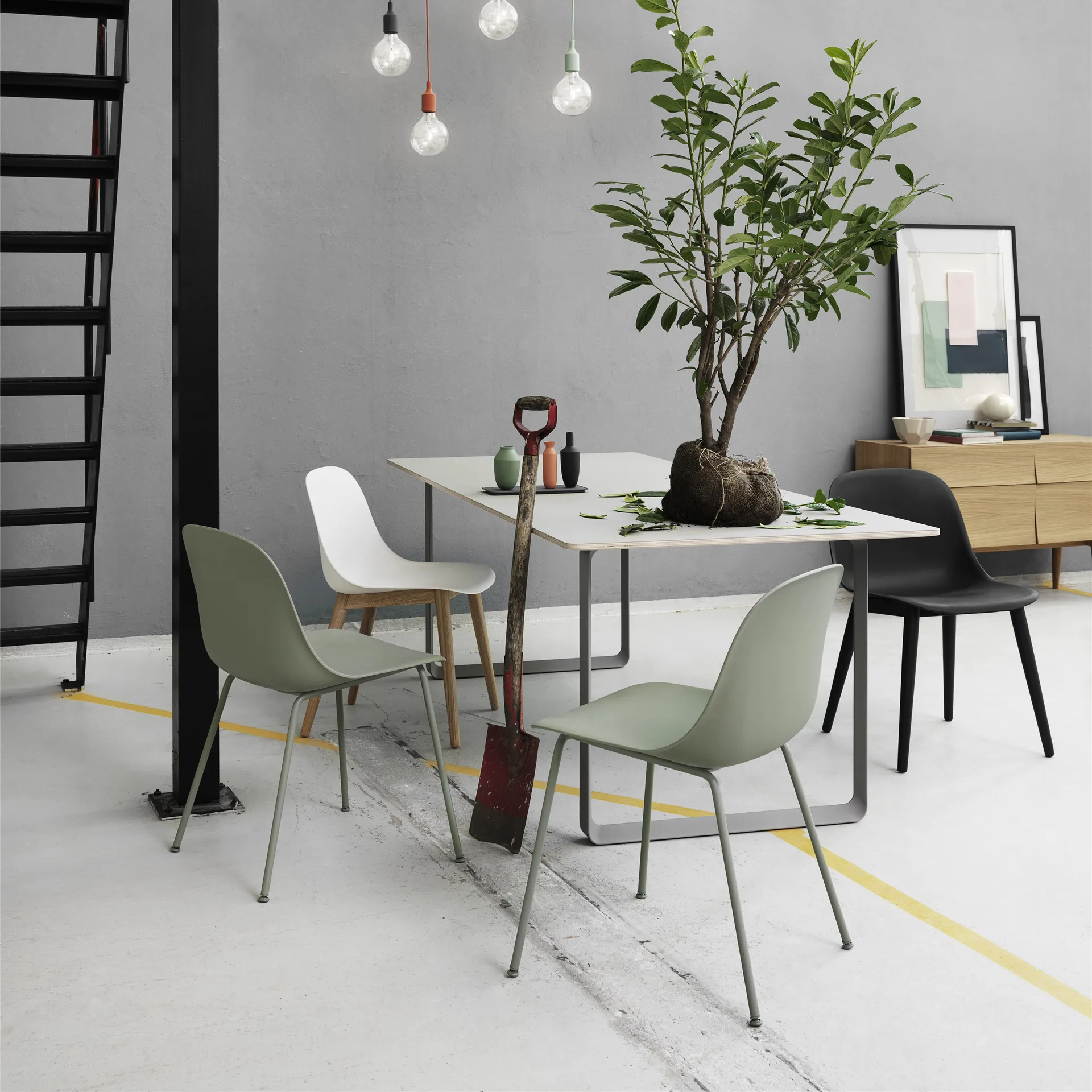 Fiber sidostol tub bas, Dusty green (plastic) Muuto