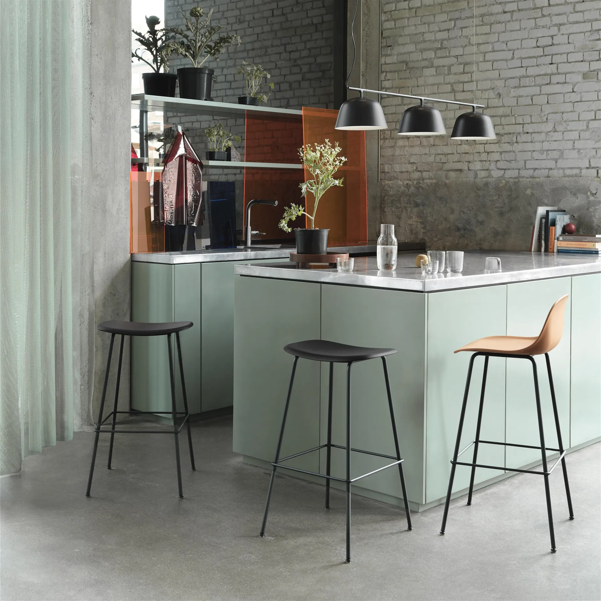 Fiber Tube barstol ryggstöd 65 cm, Ochre-black (plastic) Muuto