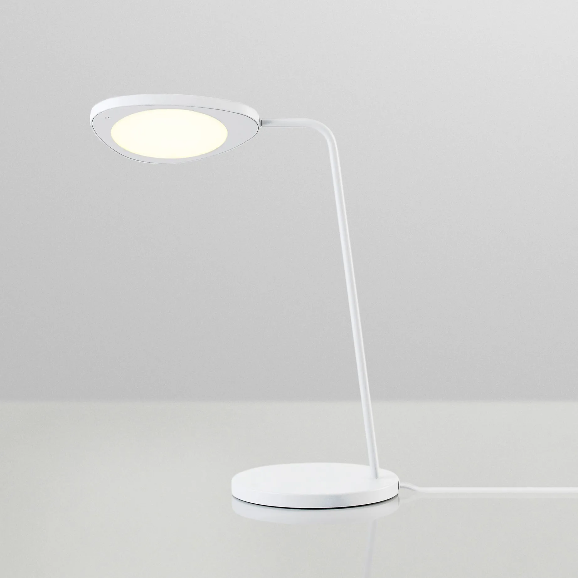 Leaf bordslampa, White Muuto