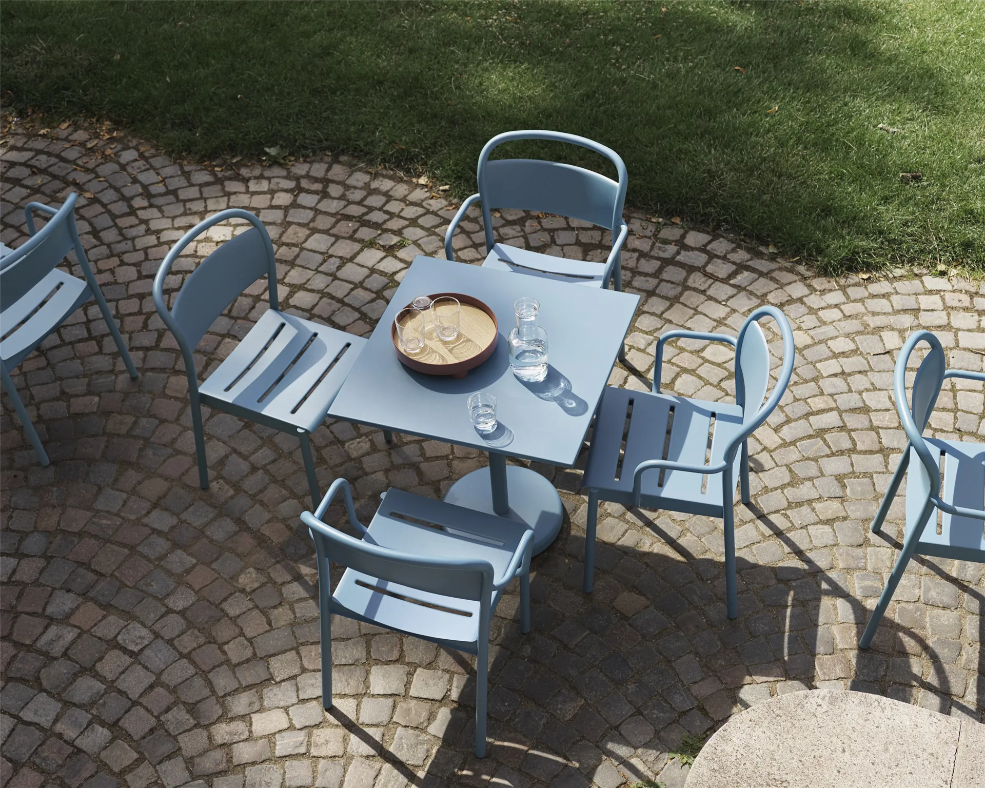 Linear steel armchair karmstol, Pale blue Muuto