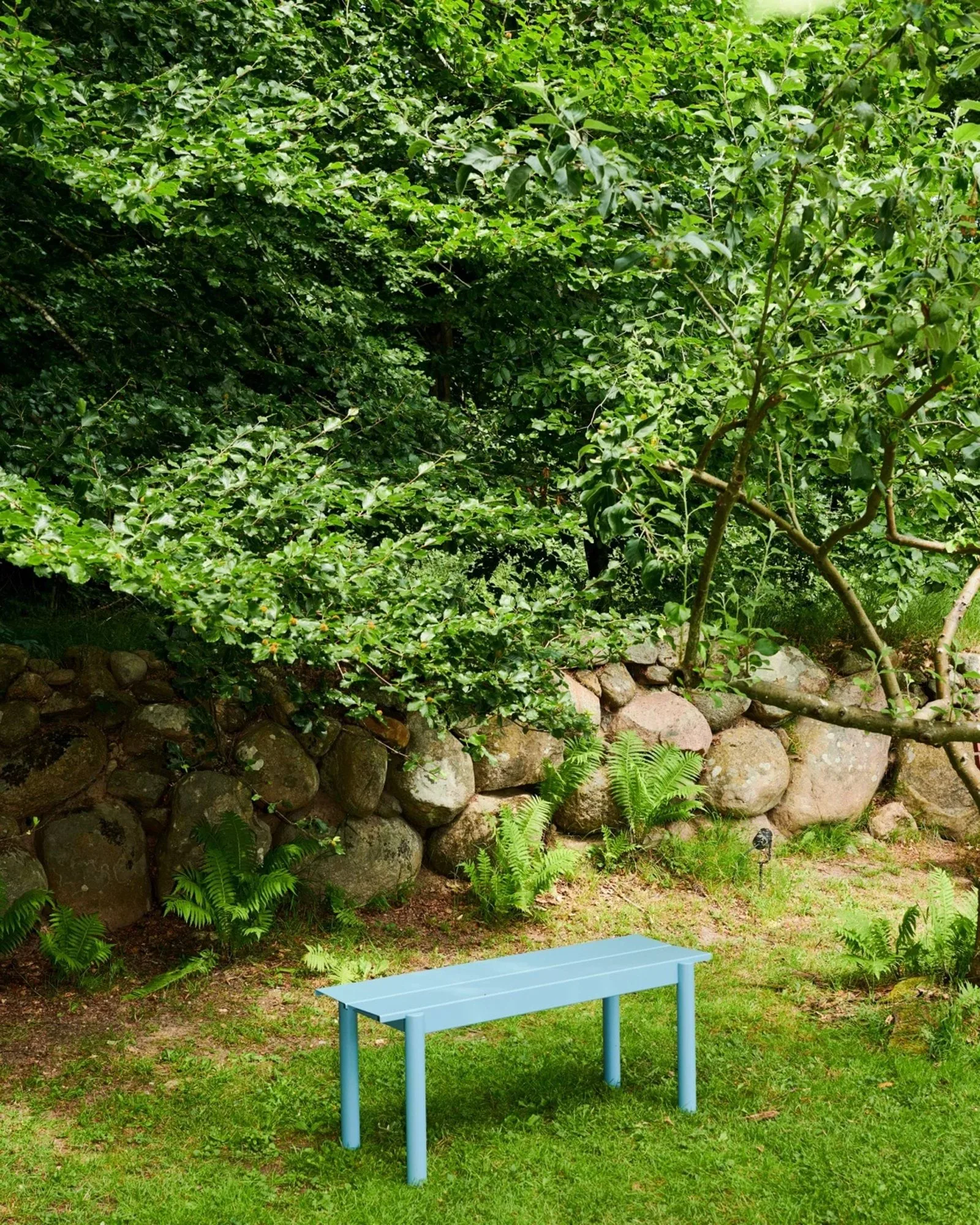 Linear steel bench bänk 110x34 cm, Pale blue Muuto