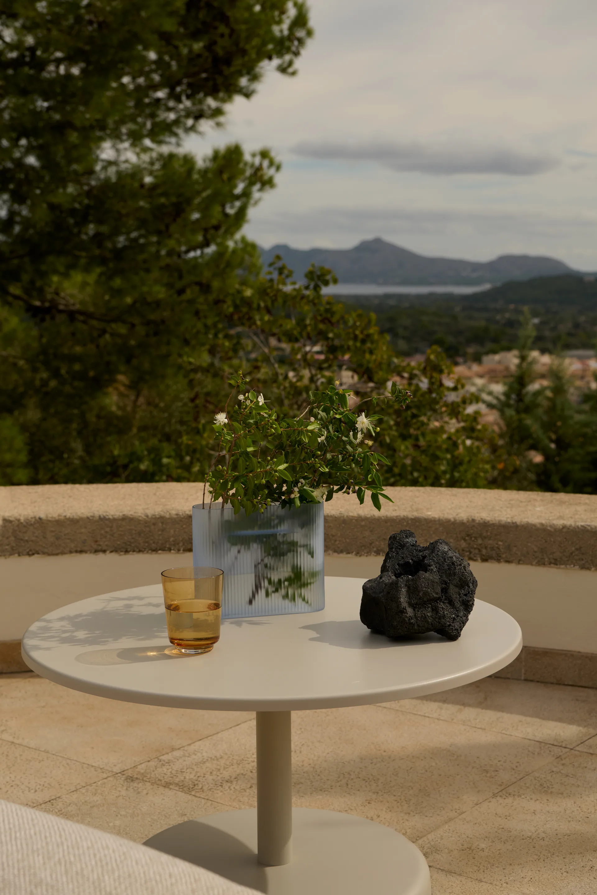 Linear Steel soffbord, Grey, Ø70x40 cm Muuto