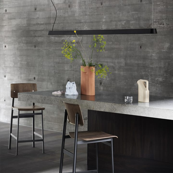 Loft barstol - stained dark brown, hög, svart stålstativ - Muuto