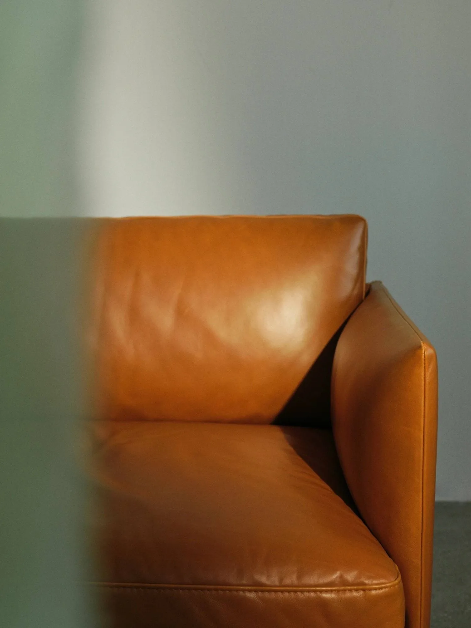 Outline soffa 3-sits läder, Cognac-svarta ben Muuto