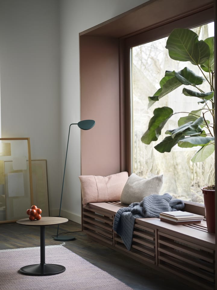 Soft sidobord H 40 cm, Solid smoked oak-Black Muuto