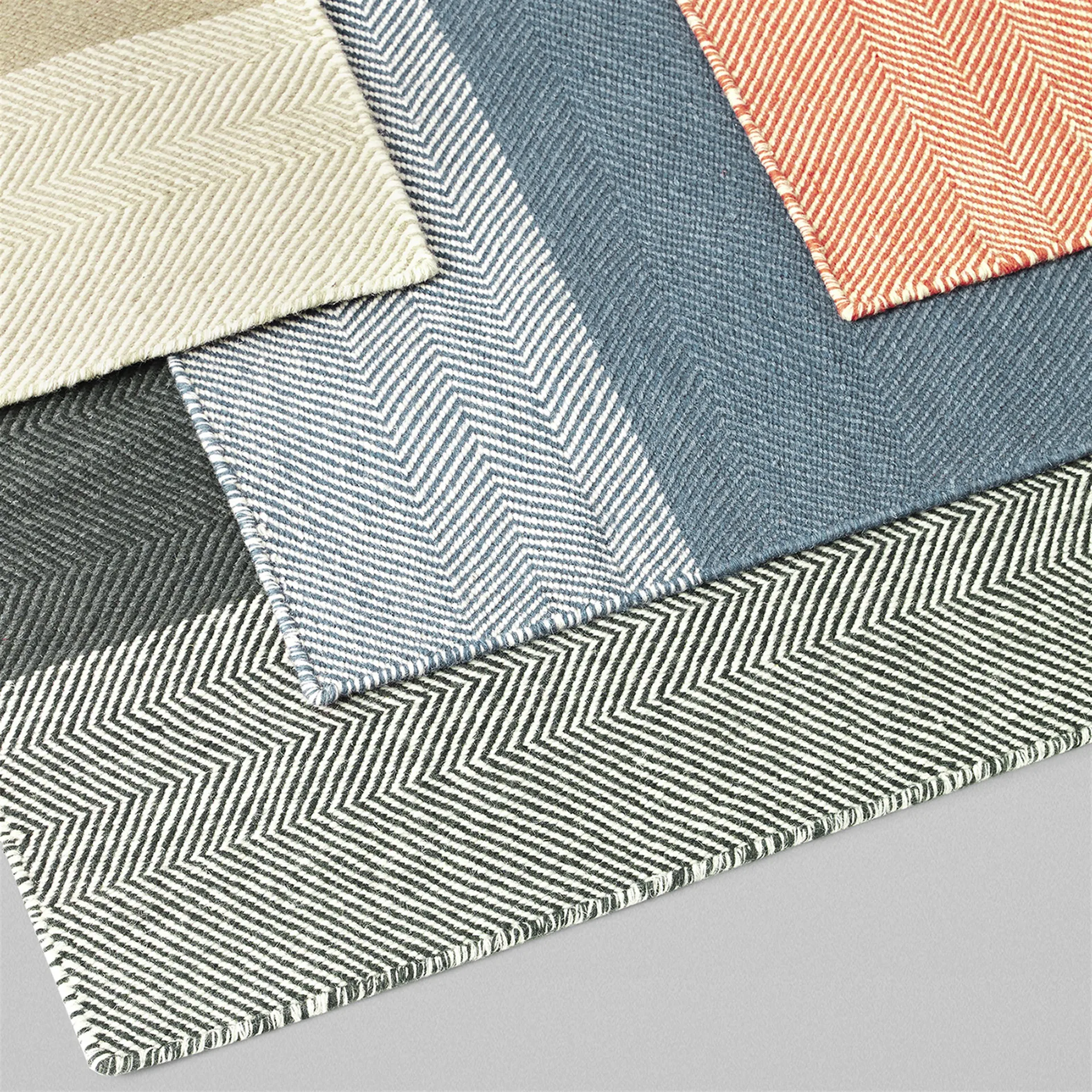 Varjo matta 200x300 cm, mörkgrå Muuto