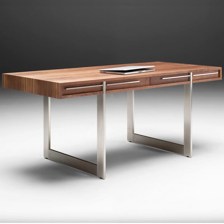 AK 1340 skrivbord, walnut, rostfritt stål, incl. lådor Naver Collection