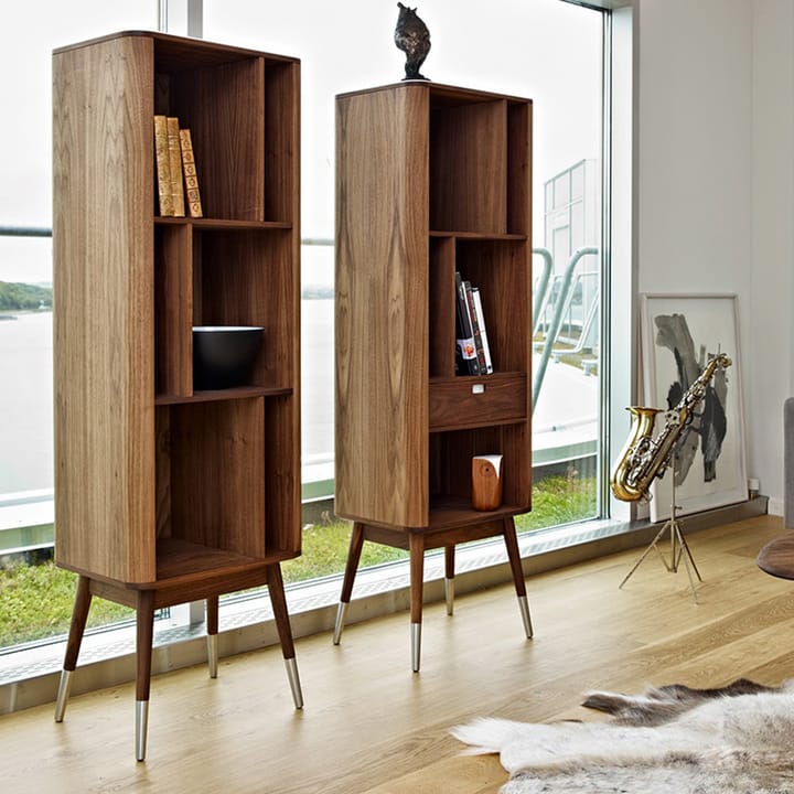 AK 2772 bokhylla, valnöt olja, point träben, corian top Naver Collection