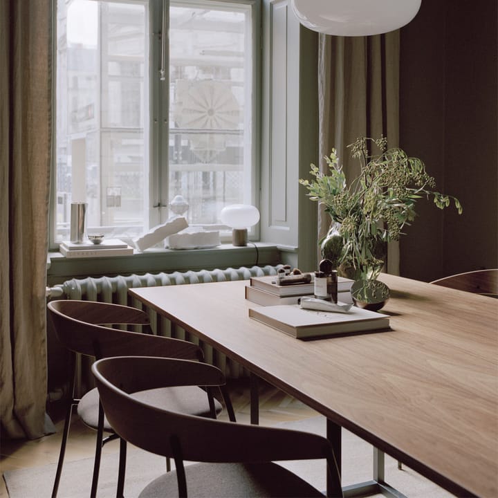 Florence matbord rektangulärt, walnut, svart stativ New Works