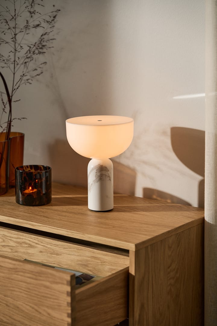 Kizu portable bordslampa, White marble New Works