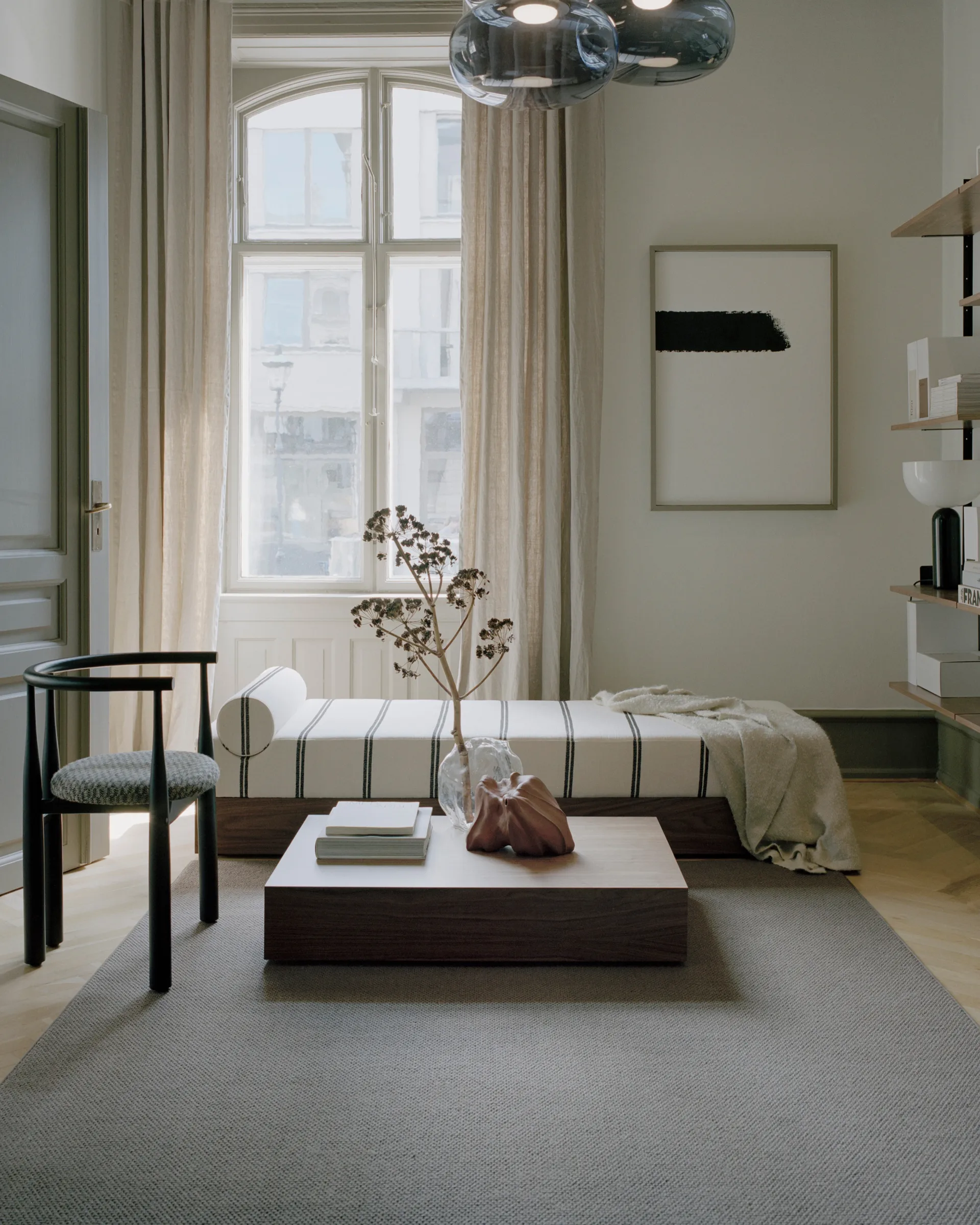 Mass Wide soffbord, walnut New Works