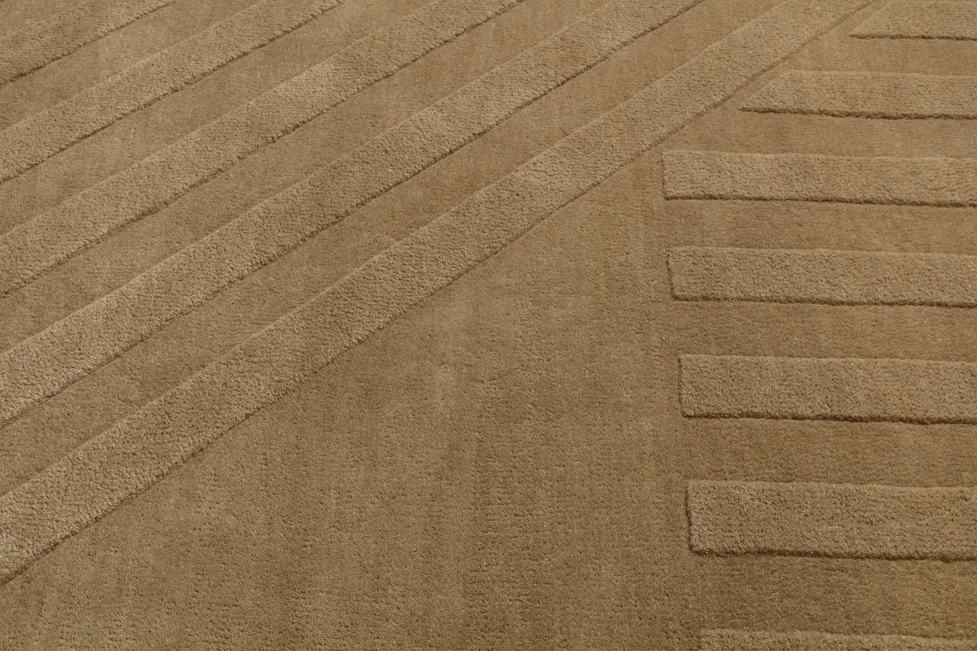 Levels Stripes ullmatta, Beige, 170x240 cm NJRD