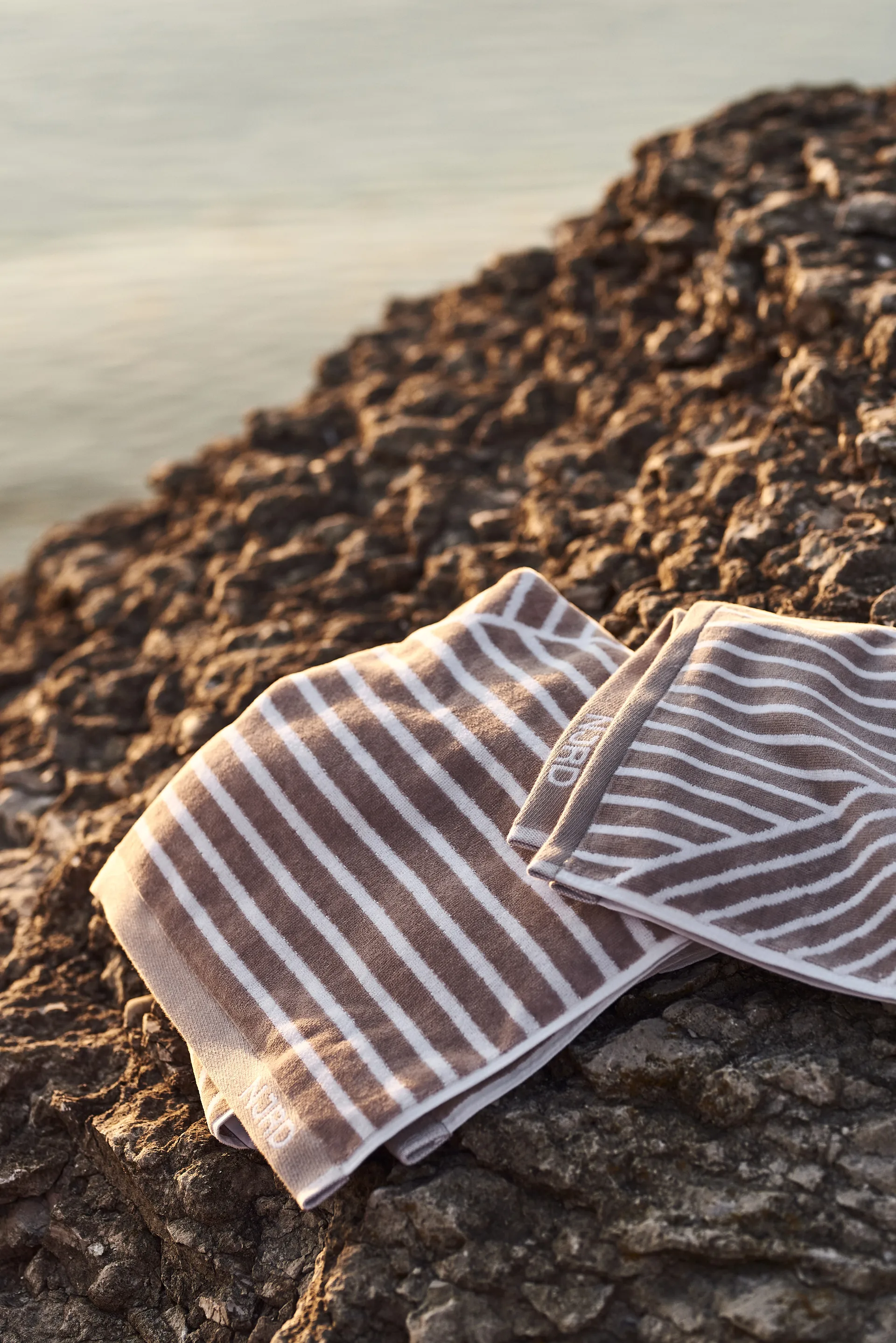 Stripes handduk 50x70 cm, Beige NJRD