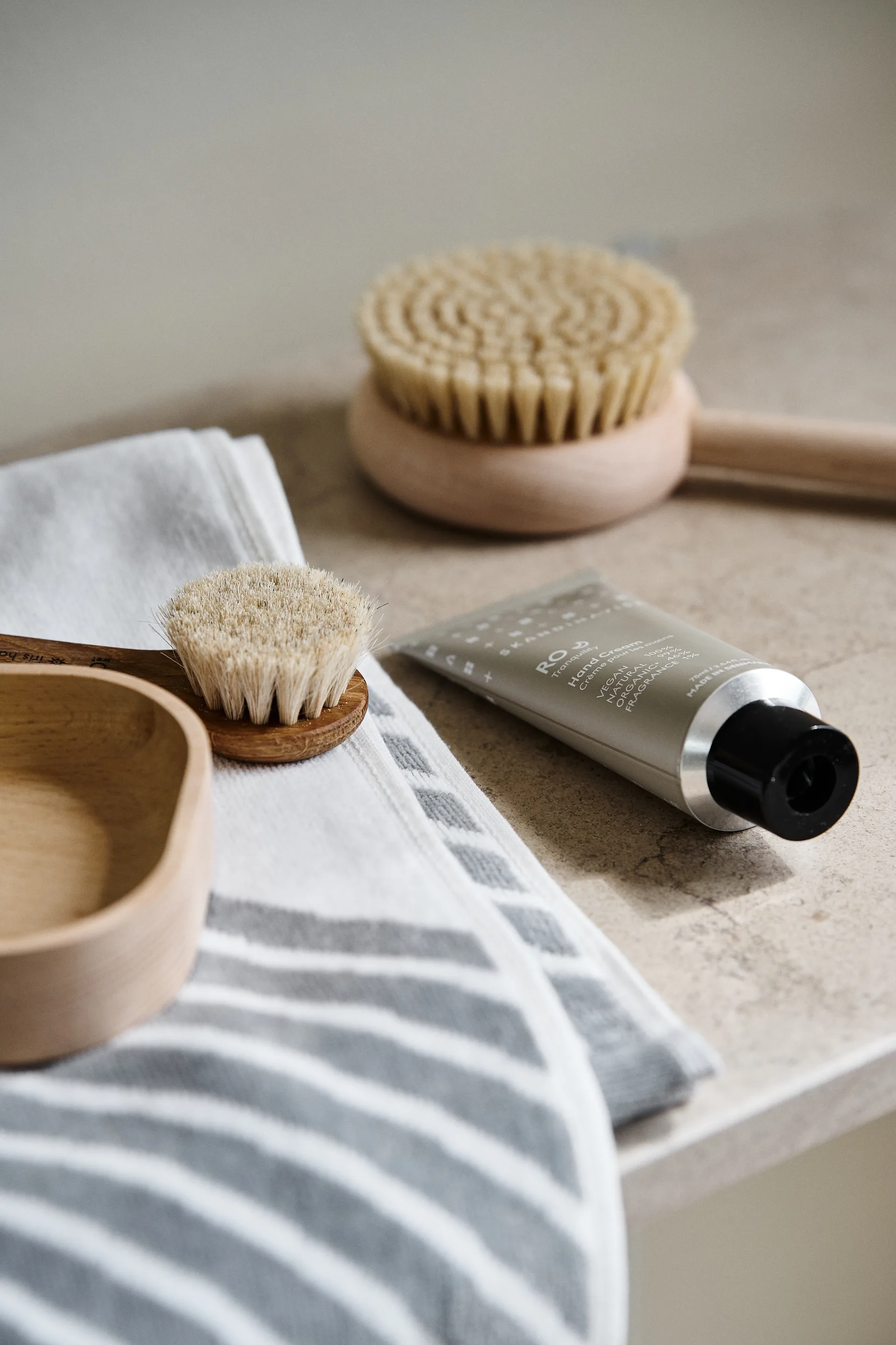 Stripes handduk 50x70 cm, Grå NJRD