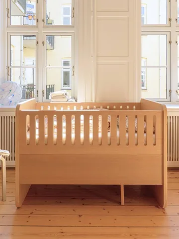 Form baby & juniorsäng 166x77,5x87 cm - Ek - Nofred