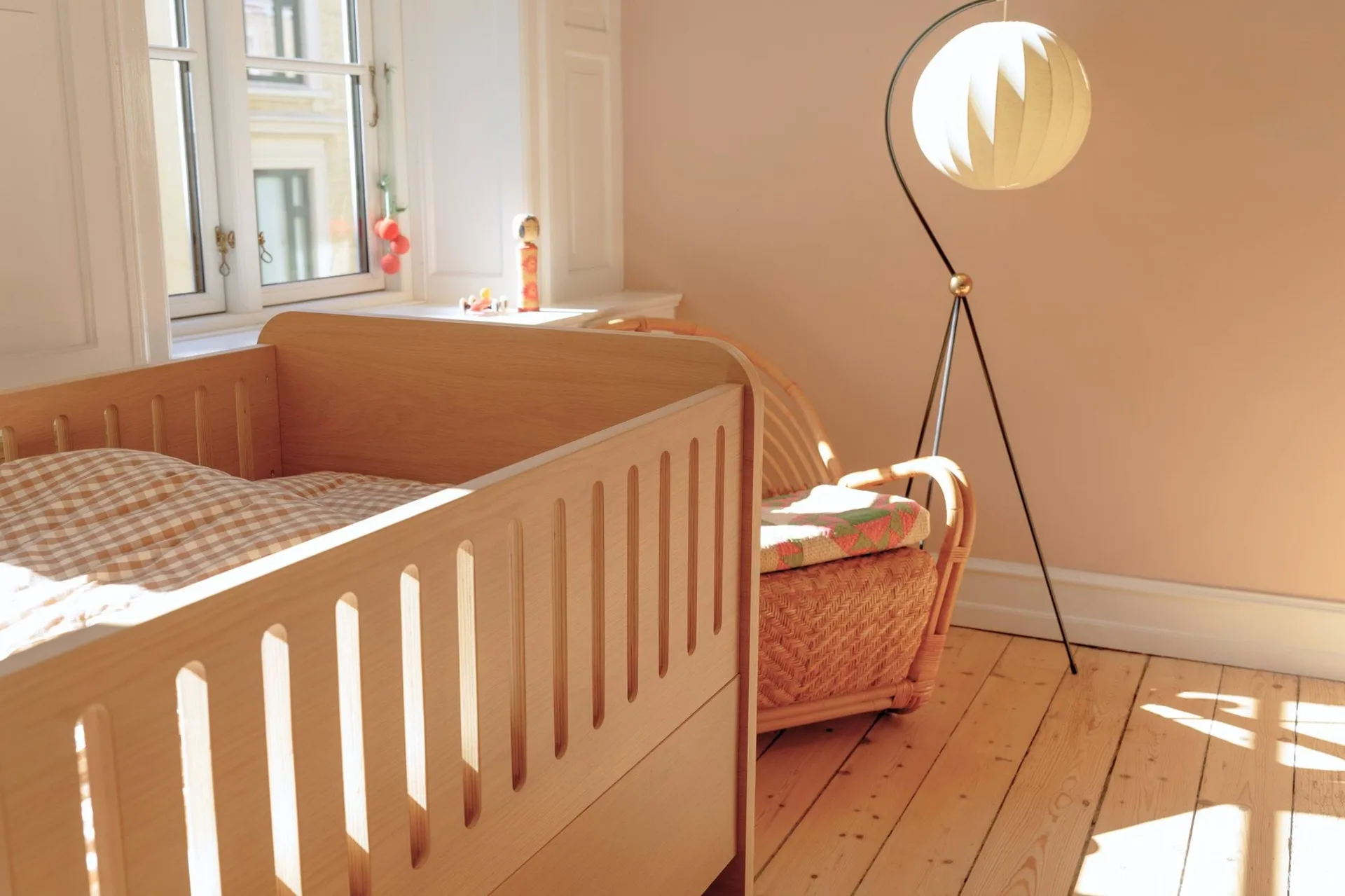 Form baby & juniorsäng 166x77,5x87 cm, Ek Nofred