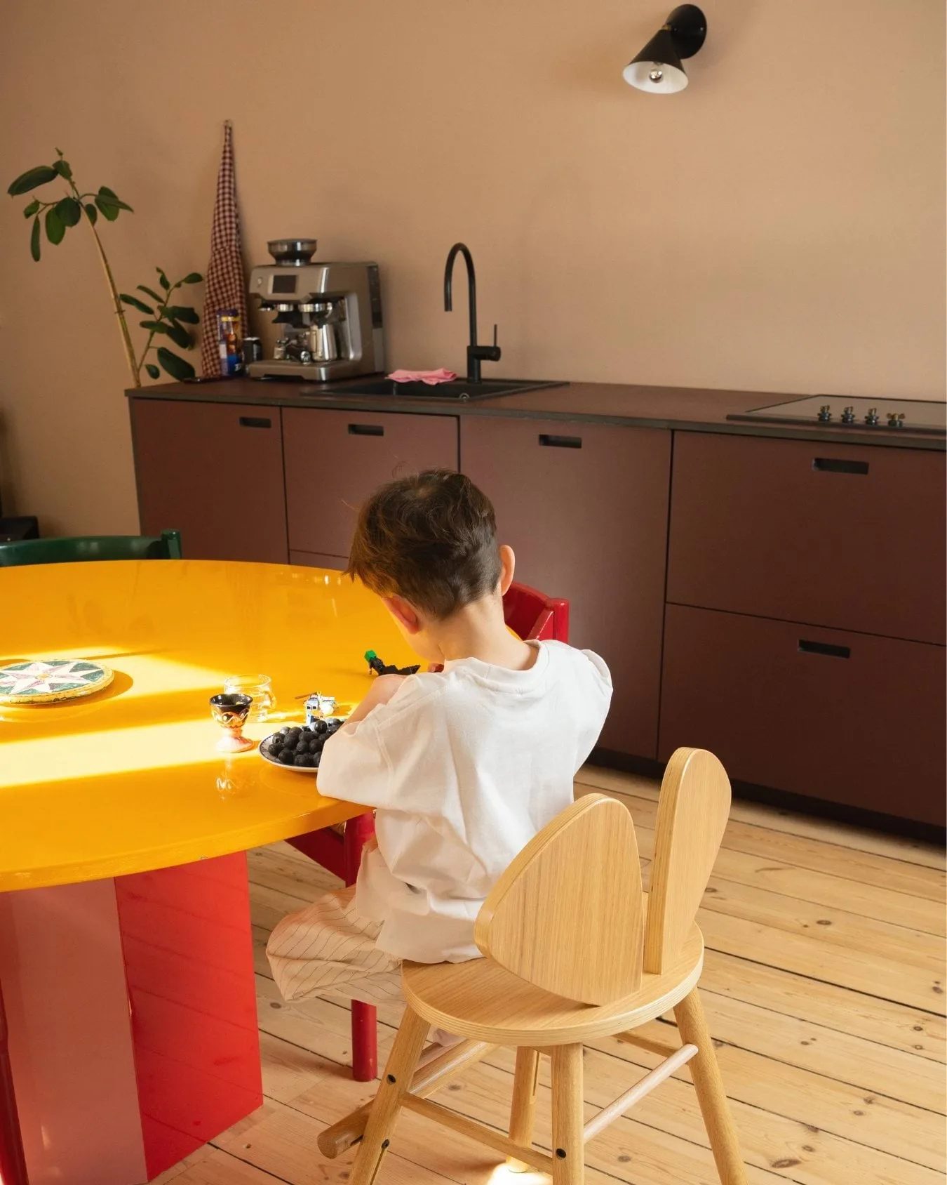 Mouse Chair Junior stol, Ek Nofred