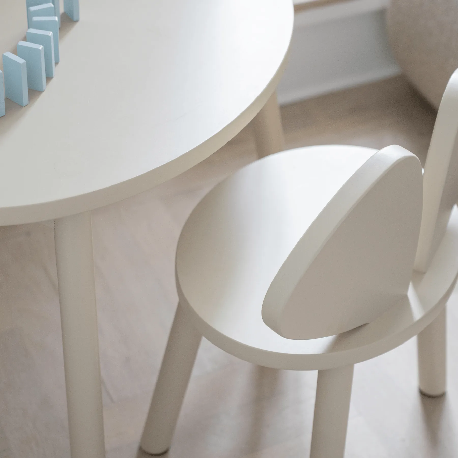 Mouse set barnstol + bord, Beige Nofred