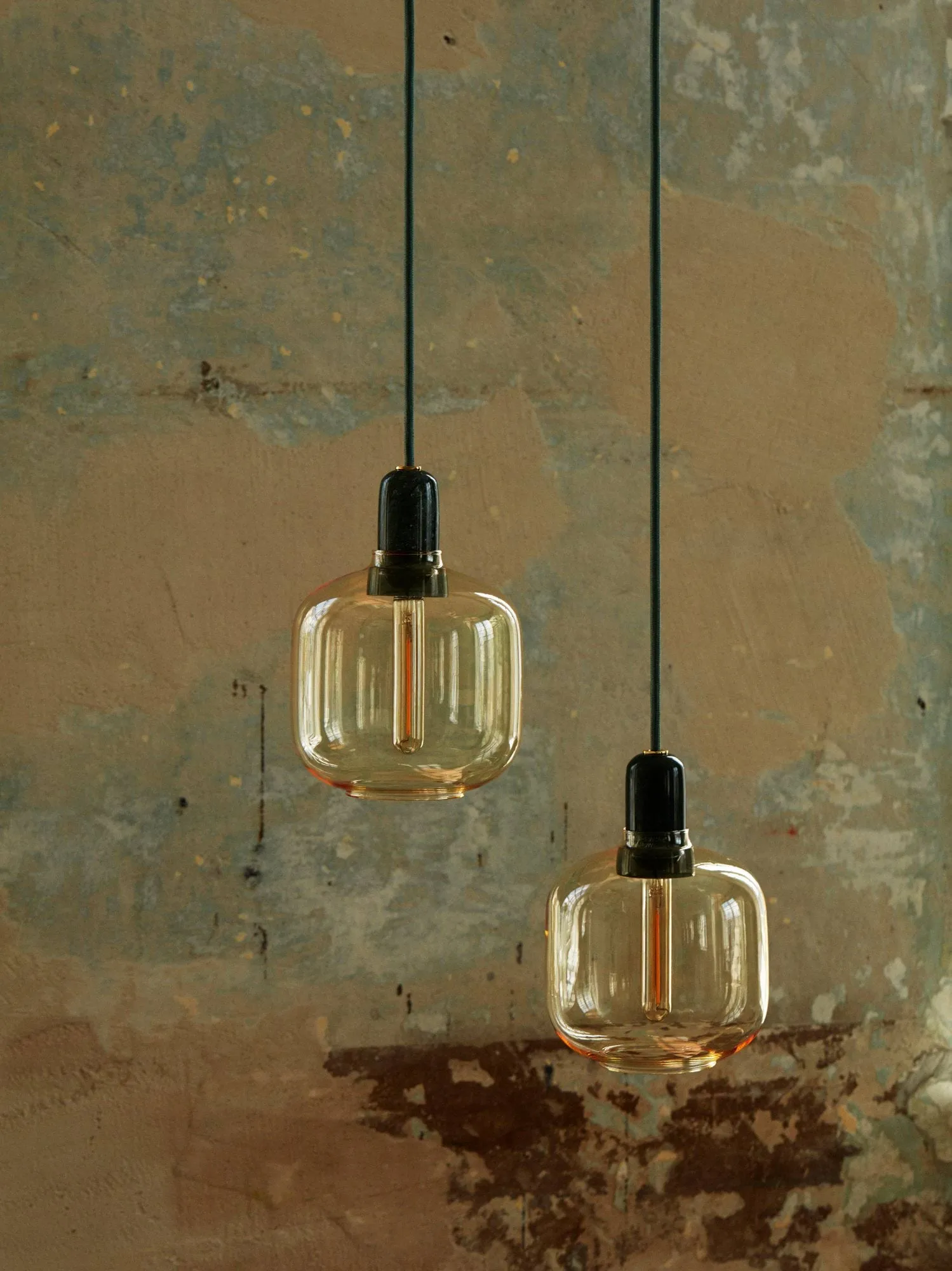 Amp lampa liten, guld-grön Normann Copenhagen