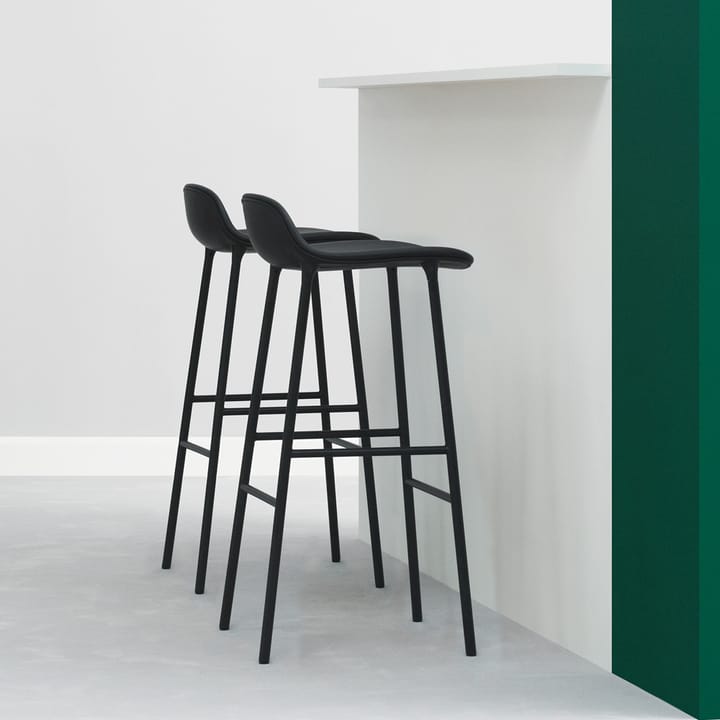 Form barstol hög, red, rödlackerad stålben Normann Copenhagen