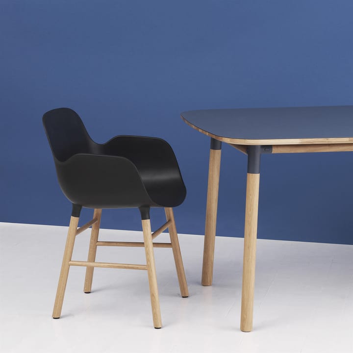 Form bord 120x120 cm, Blå Normann Copenhagen