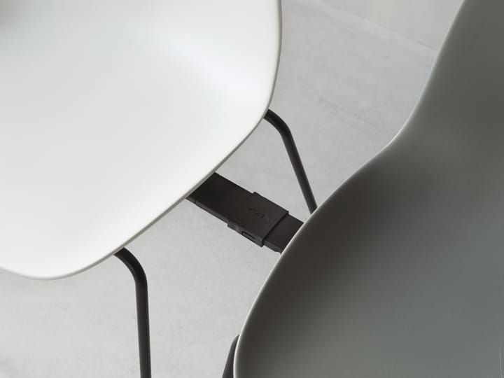 Form Chair staplingsbar stol svarta ben 2-pack, Vit Normann Copenhagen