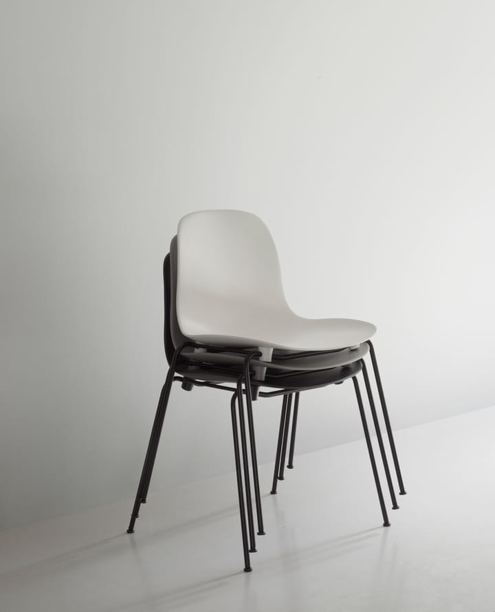 Form Chair staplingsbar stol svarta ben 2-pack, Vit Normann Copenhagen