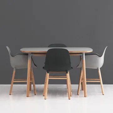 Form matbord 120x120 cm - Grön-ekben - Normann Copenhagen