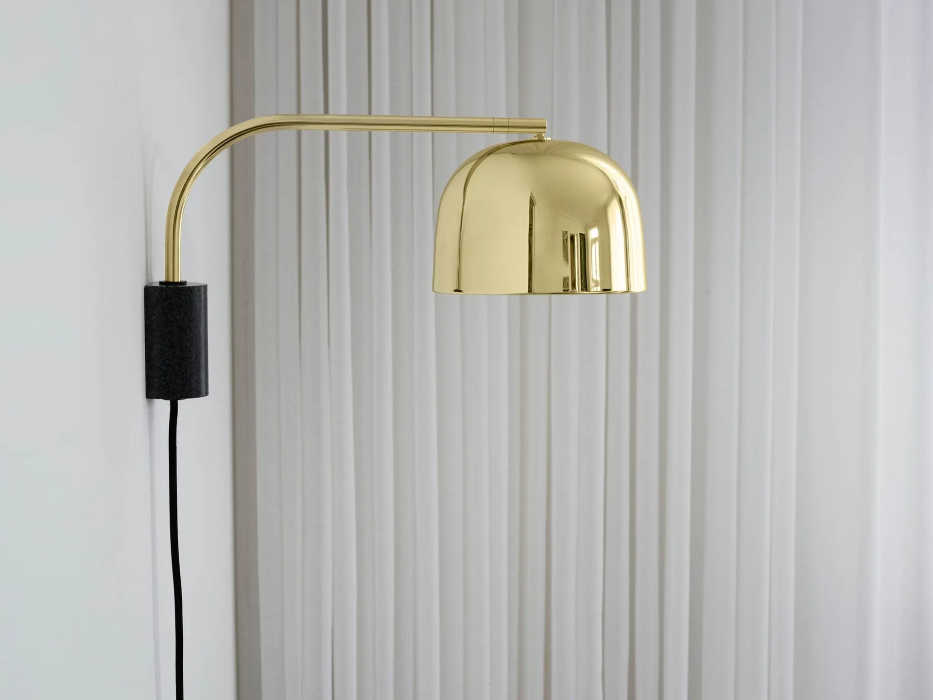 Grant vägglampa, brass, liten- stål, granit Normann Copenhagen