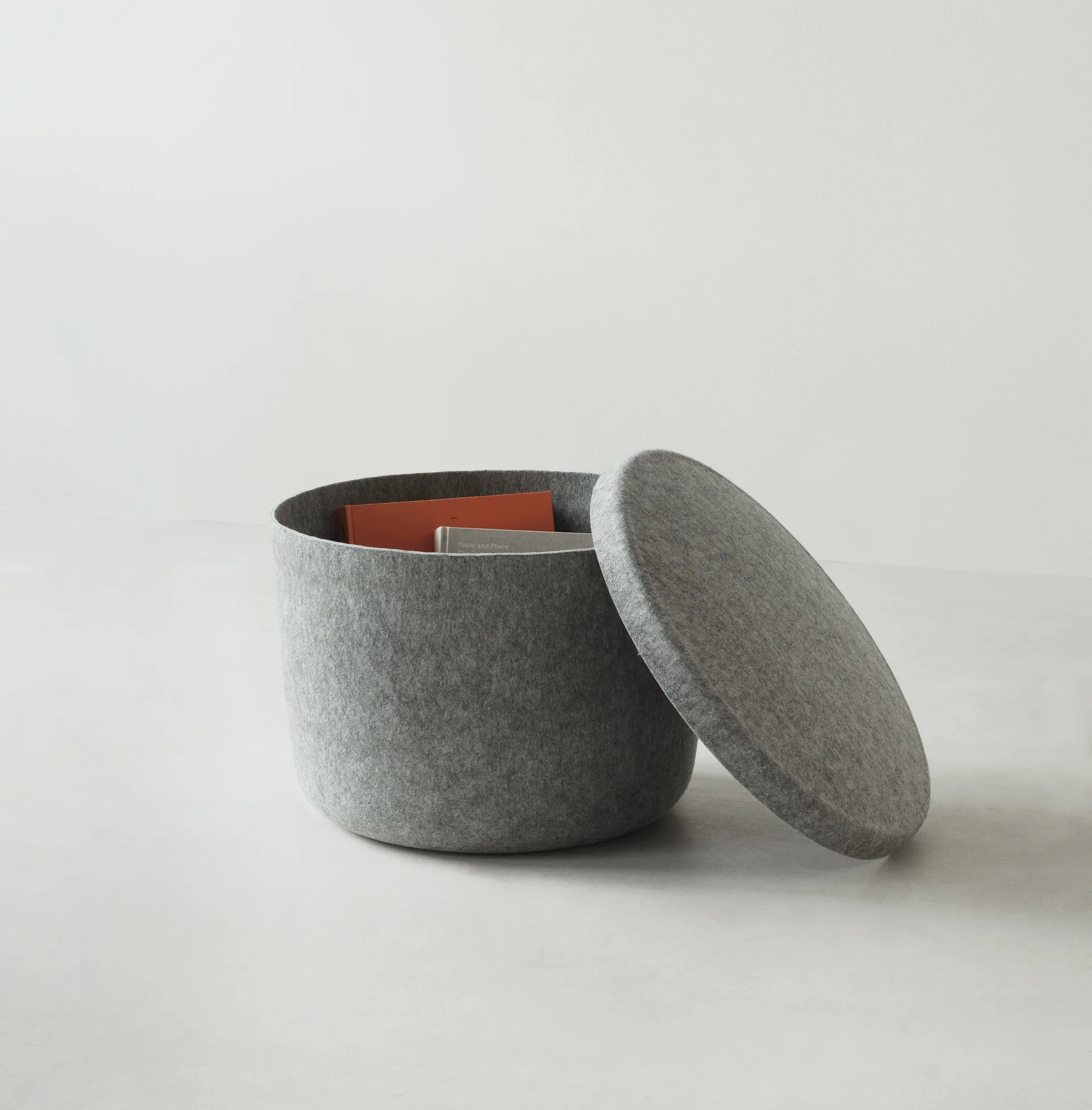 Hide Storage sittpuff liten, Grå Normann Copenhagen