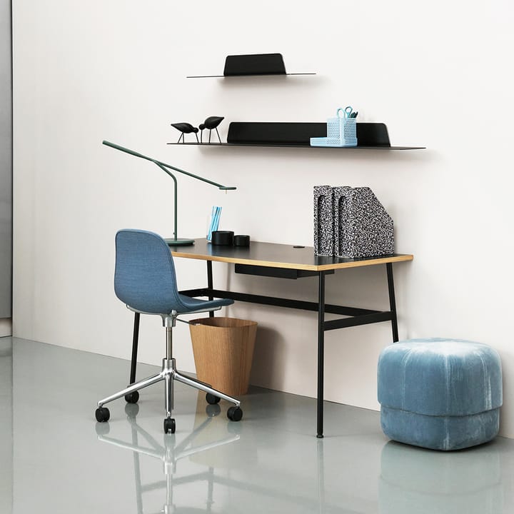Journal skrivbord, vit laminat, vita stålben och låda Normann Copenhagen
