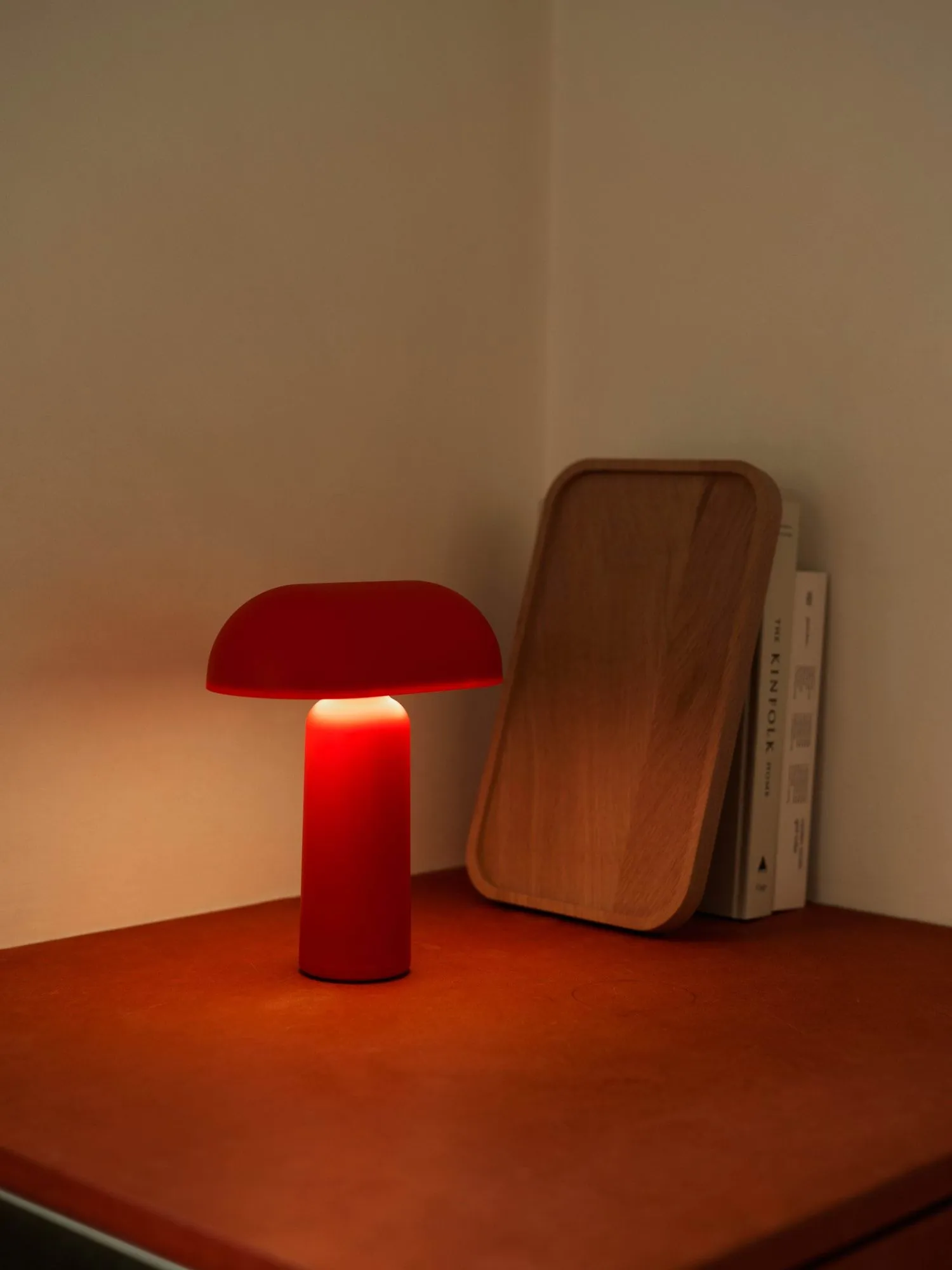 Porta bordslampa, Bright red Normann Copenhagen